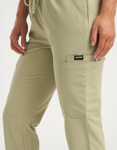 Essential Multi-Pocket Scrub Pants - Matcha