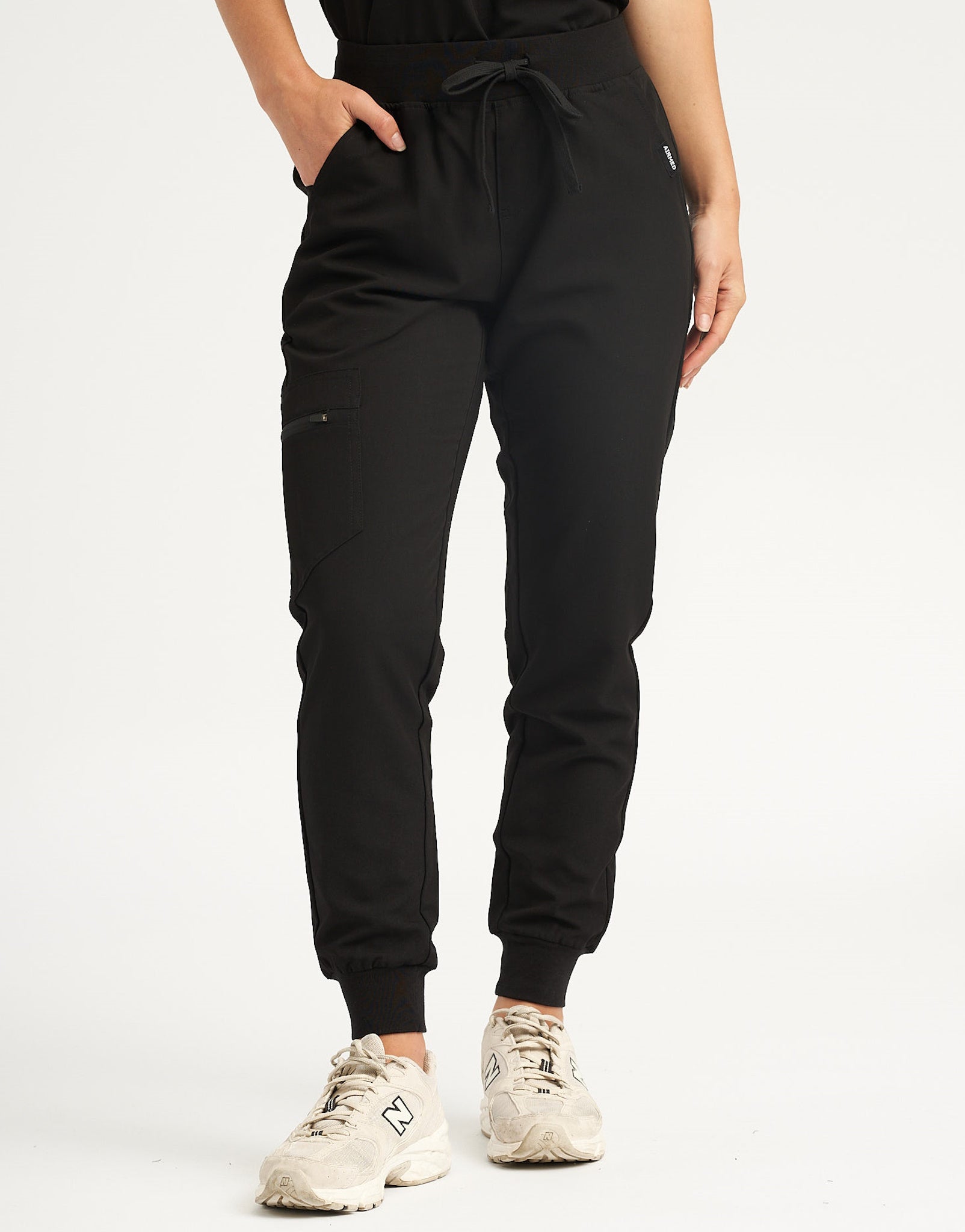 Essential Everyday Black Jogger Scrub Pants – Airmed Scrubs