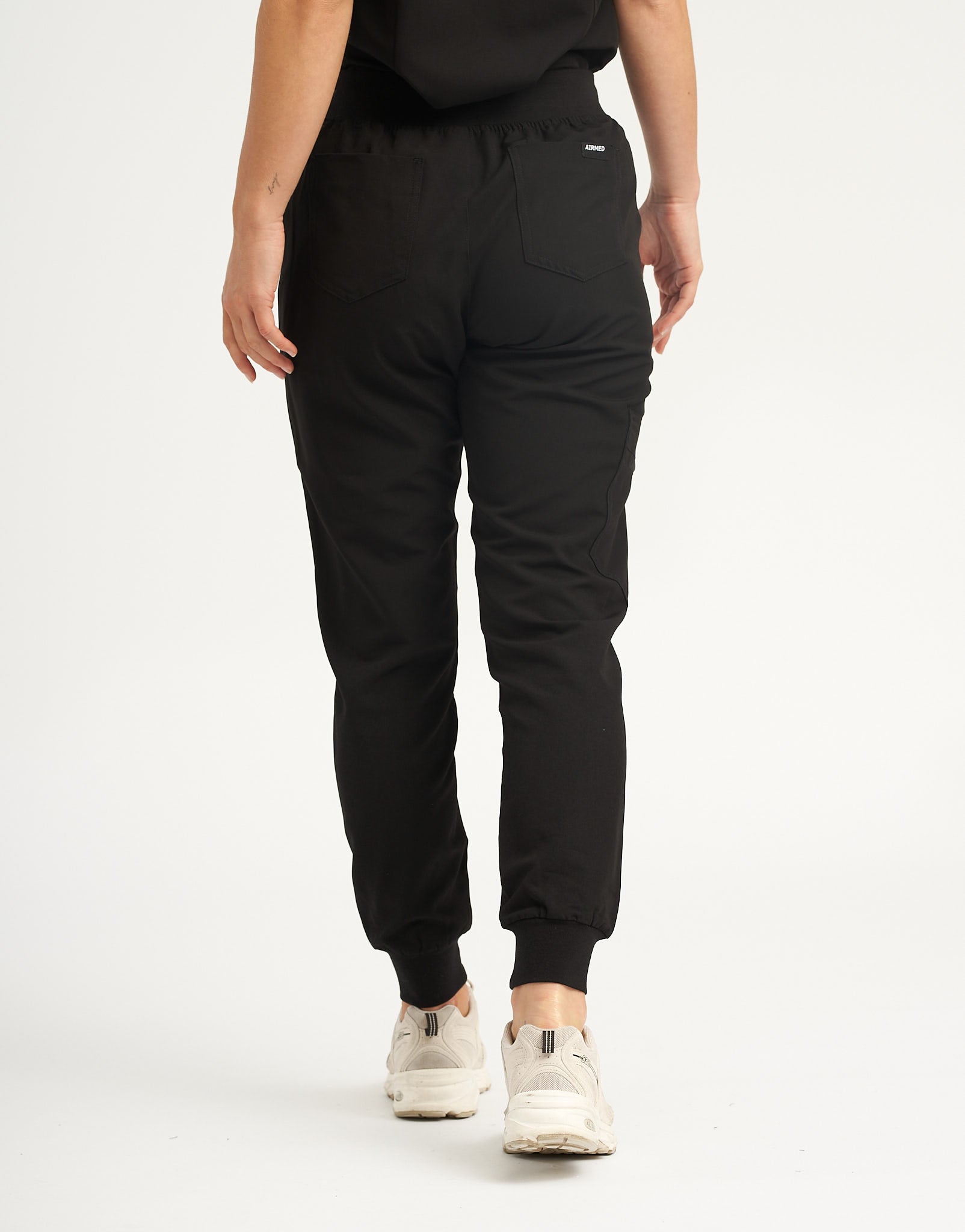 Essential Everyday Black Multi-Pocket Scrub Pants – Airmed Scrubs