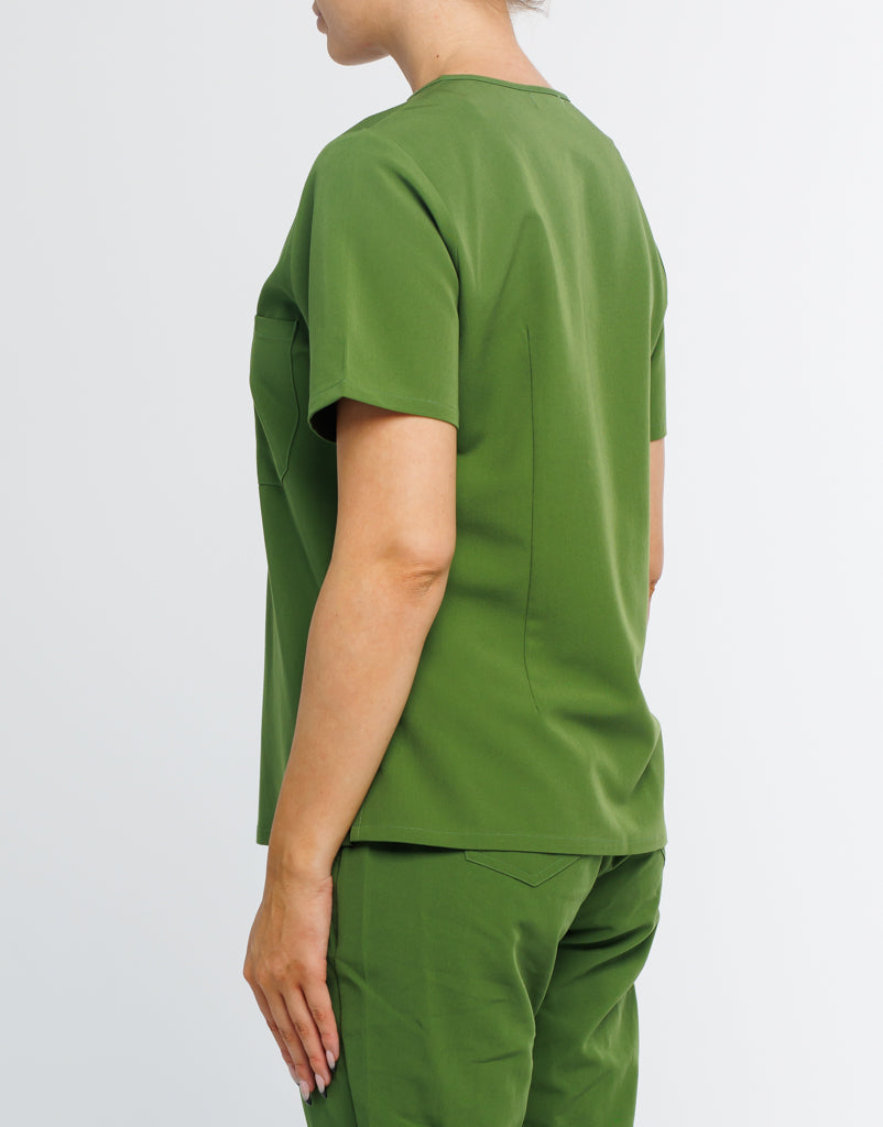 Essential One Pocket V Neck Scrub Top - Fern Green